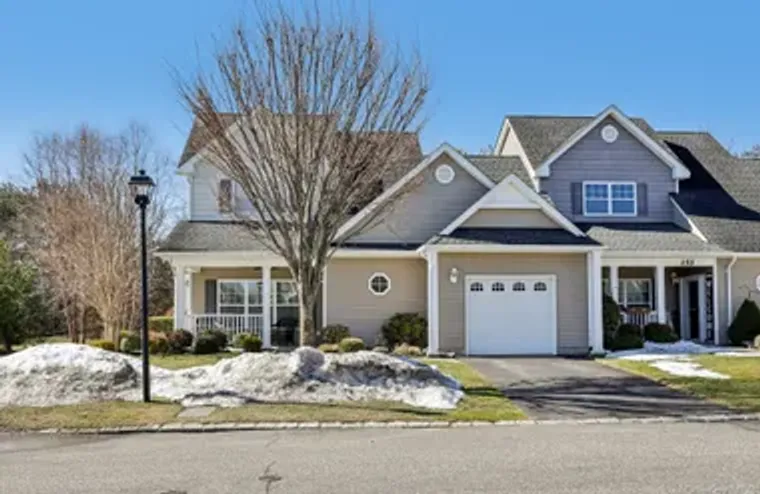 153 STONELEIGH DR 153, RIVERHEAD, NY, 11..., Riverhead, NY 11901