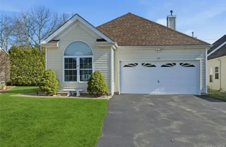 415 LEISURE DR 415, BROOKHAVEN, NY, 1196..., Brookhaven, NY 11961