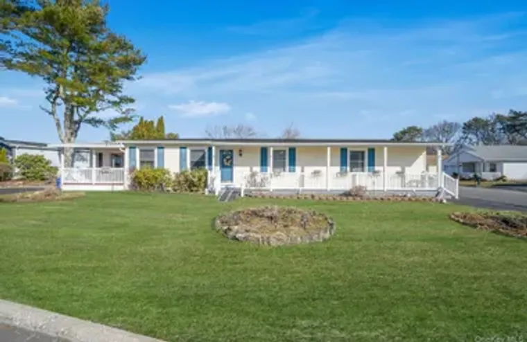 2 DOGWOOD LN, BROOKHAVEN, NY, 11949, Brookhaven, NY 11949