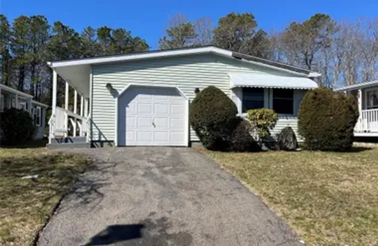 75 VILLAGE CIR, BROOKHAVEN, NY, 11949, Brookhaven, NY 11949