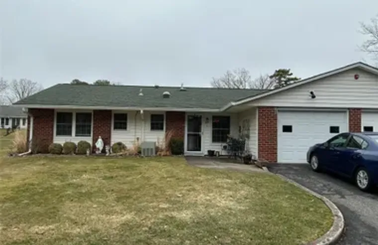 207 WOODBRIDGE DR B, BROOKHAVEN, NY, 119..., Brookhaven, NY 11961