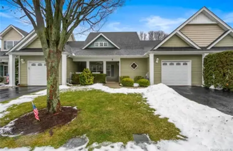 5 NEWCASTLE CT, RIVERHEAD, NY, 11901, Riverhead, NY 11901