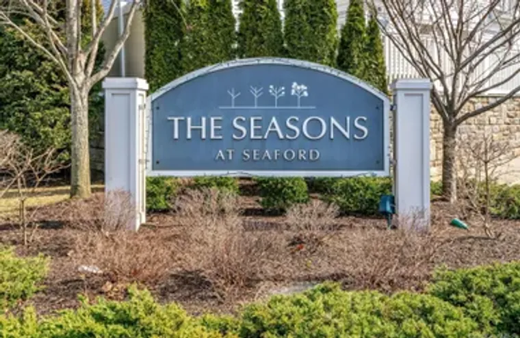 28 SPRING DR, SEAFORD, NY, 11783, Seaford, NY 11783