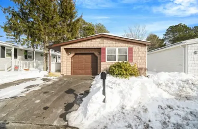 126 VILLAGE CIR, MANORVILLE, NY, 11949, Manorville, NY 11949