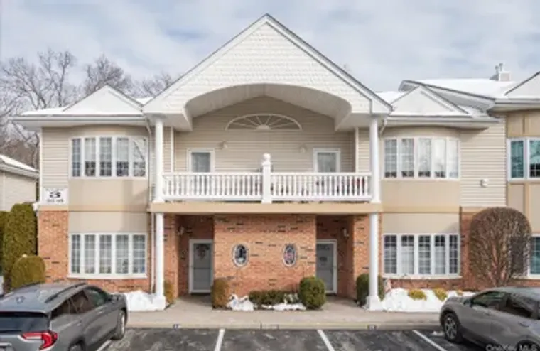 34 SARAH CT, AMITYVILLE, NY, 11701, Amityville, NY 11701