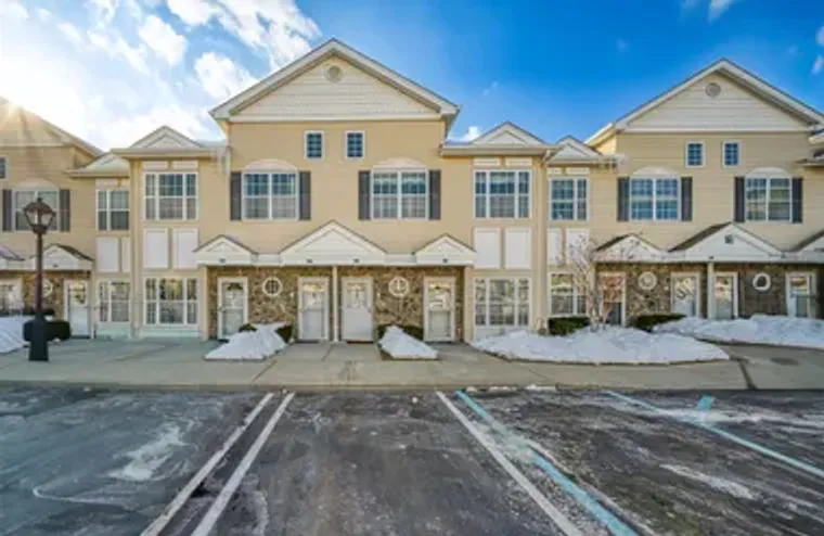 479 SPRING DR, EAST MEADOW, NY, 11554, East Meadow, NY 11554