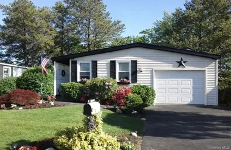 43 VILLAGE CIR, BROOKHAVEN, NY, 11949, Brookhaven, NY 11949