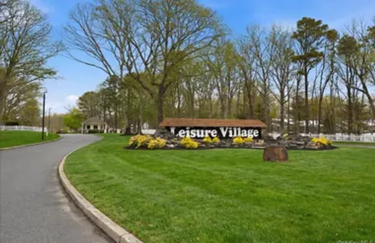 260 NEWCASTLE CT B, BROOKHAVEN, NY, 1196..., Brookhaven, NY 11961