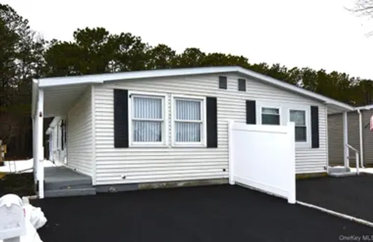 65A VILLAGE CIR, BROOKHAVEN, NY, 11949, Brookhaven, NY 11949