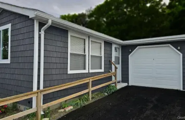 135 VILLAGE CIR, BROOKHAVEN, NY, 11949, Brookhaven, NY 11949