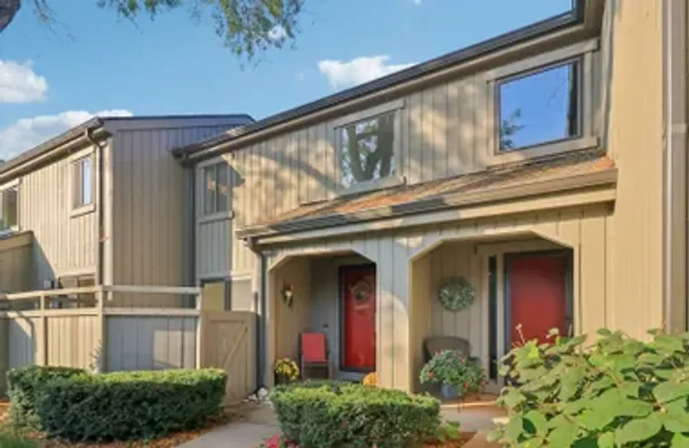 404 SHORELINE RD # 298, LAKE BARRINGTON,..., Lake Barrington, IL 60010