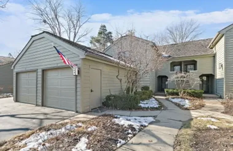 260 TIMBER RIDGE LN A, LAKE BARRINGTON, ..., Lake Barrington, IL 60010