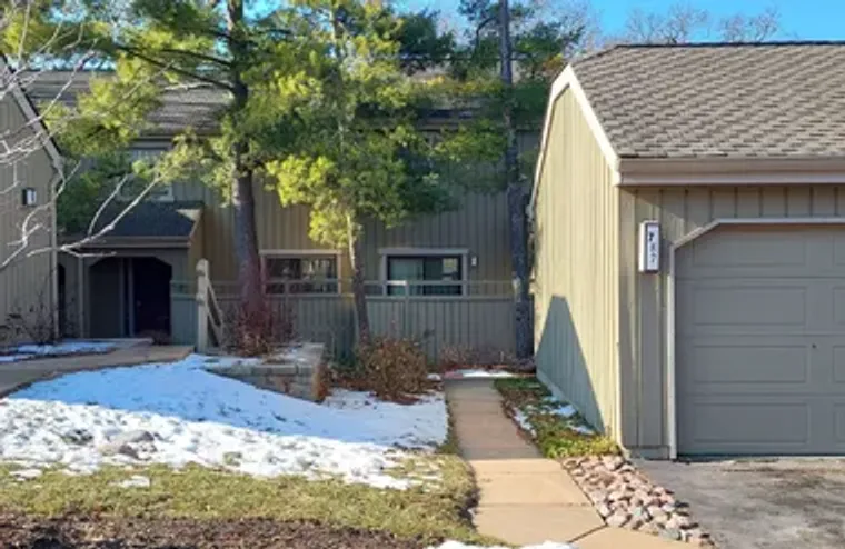 787 OAK HILL RD # 467, LAKE BARRINGTON, ..., Lake Barrington, IL 60010