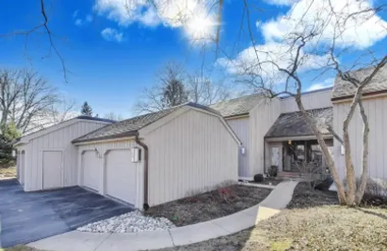 83C THORNHILL LN C, LAKE BARRINGTON, IL,..., Lake Barrington, IL 60010