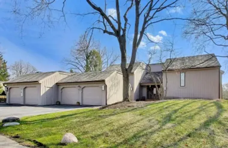 83C THORNHILL LN C, LAKE BARRINGTON, IL,..., Lake Barrington, IL 60010