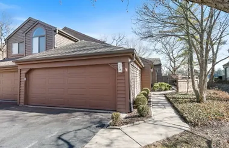 709 WOODBRIDGE CT 709, LAKE BARRINGTON, ..., Lake Barrington, IL 60010