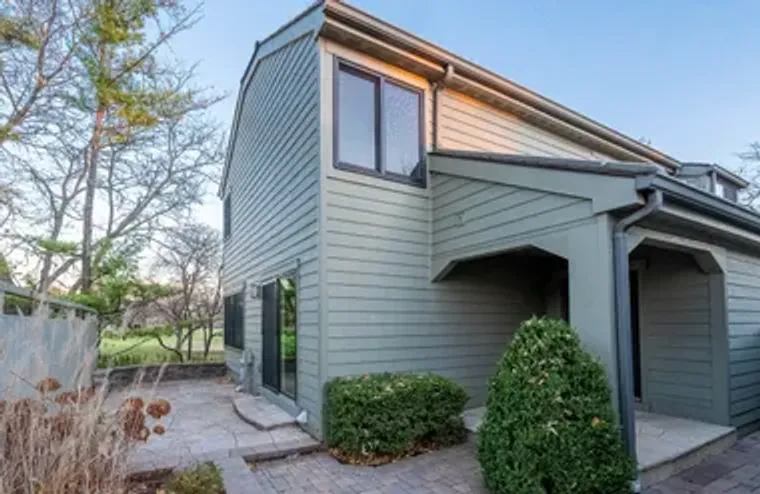 245 TIMBER RIDGE LN # 245, LAKE BARRINGT..., Lake Barrington, IL 60010