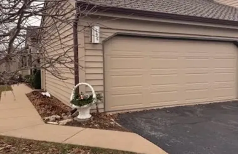 494 SHORELINE RD # 670, LAKE BARRINGTON,..., Lake Barrington, IL 60010