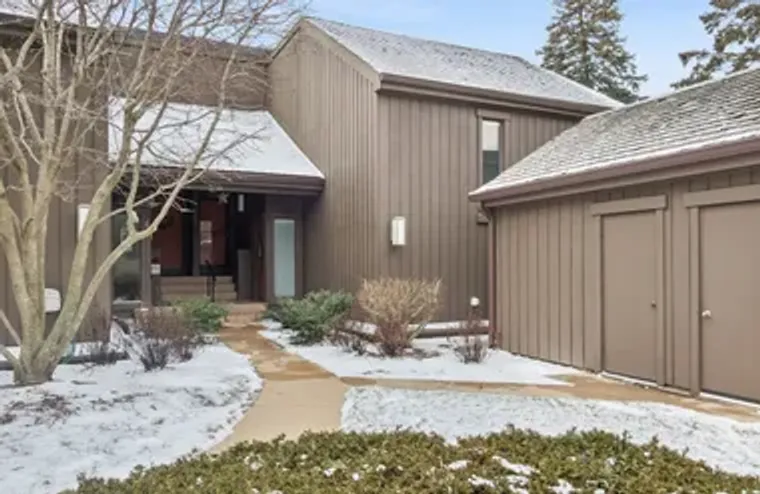 276 OLD BARN RD # 276-B, LAKE BARRINGTON..., Lake Barrington, IL 60010