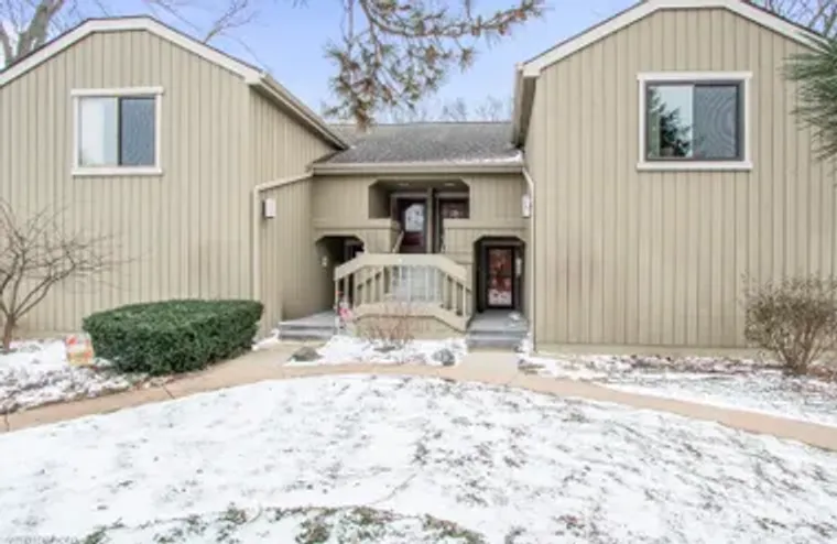 347 HICKORY LN A, LAKE BARRINGTON, IL, 6..., Lake Barrington, IL 60010