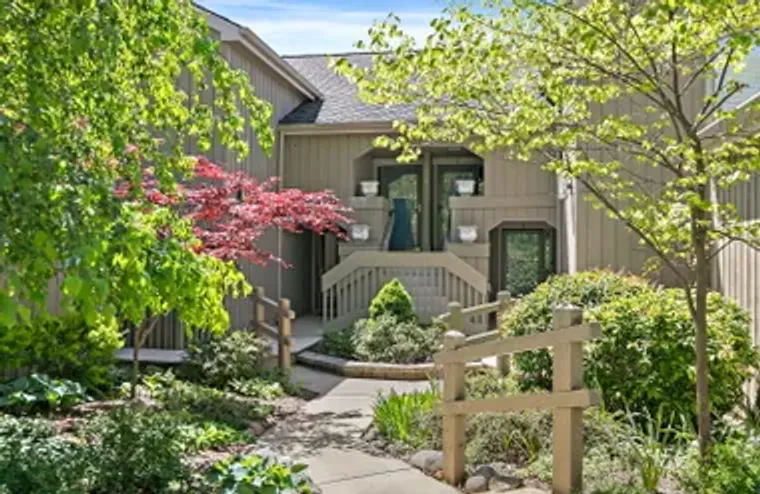 228 HICKORY LN C, LAKE BARRINGTON, IL, 6..., Lake Barrington, IL 60010