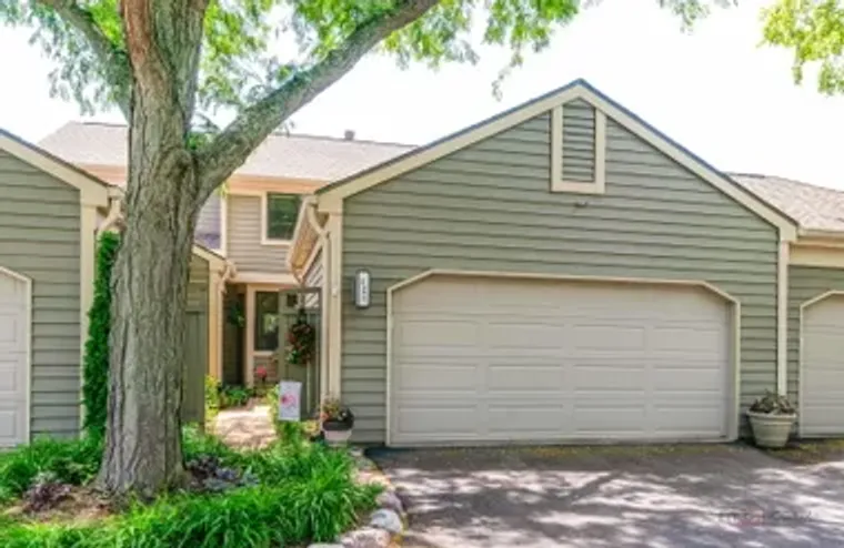 525 WHITE OAK LN 26525, LAKE BARRINGTON,..., Lake Barrington, IL 60010
