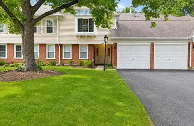 585 EDINBURGH LN B, PROSPECT HEIGHTS, IL..., Prospect Heights, IL 60070
