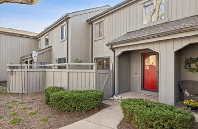 404 SHORELINE RD 298, LAKE BARRINGTON, I..., Lake Barrington, IL 60010