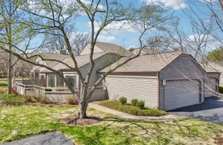 718 SHORELINE RD 718, LAKE BARRINGTON, I..., Lake Barrington, IL 60010