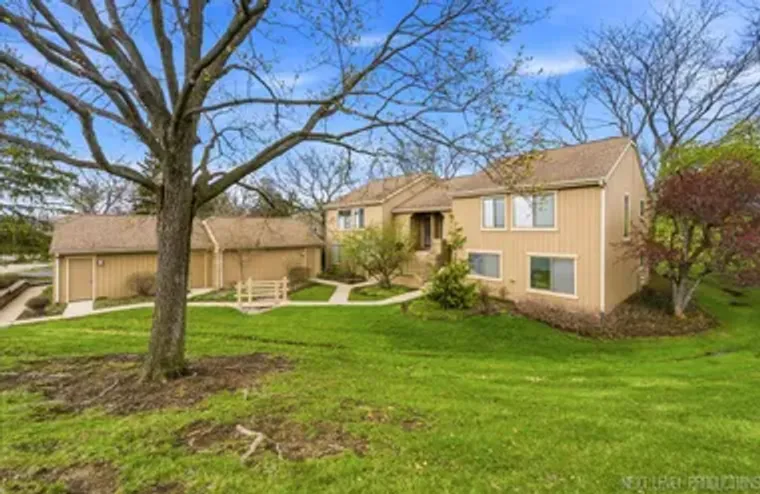 746 OAK HILL RD A, LAKE BARRINGTON, IL, ..., Lake Barrington, IL 60010