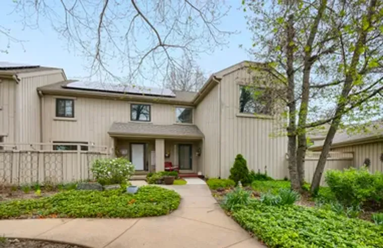 561 OLD BARN RD, LAKE BARRINGTON, IL, 60..., Lake Barrington, IL 60010