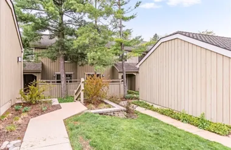 789 OAK HILL RD, LAKE BARRINGTON, IL, 60..., Lake Barrington, IL 60010