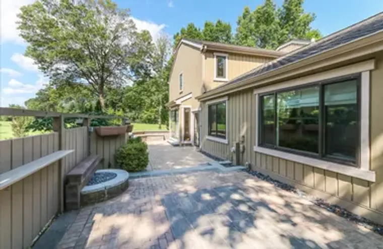 244 HICKORY LN, LAKE BARRINGTON, IL, 600..., Lake Barrington, IL 60010