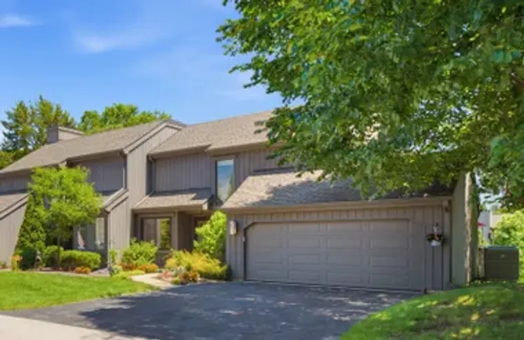 423 DEER TRAIL HILL TRL, LAKE BARRINGTON..., Lake Barrington, IL 60010