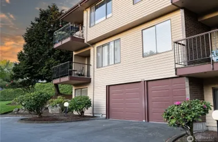 10713 GLEN ACRES DR, SEATTLE, WA, 98168, Seattle, WA 98168