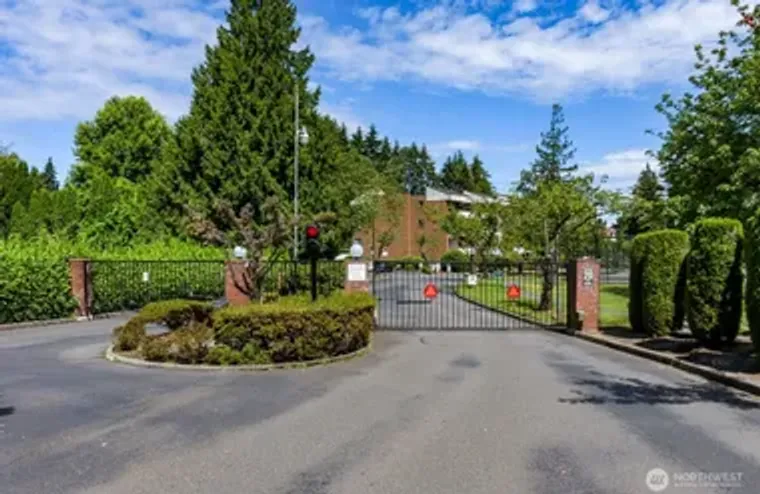 10830 GLEN ACRES DR T9, SEATTLE, WA, 981..., Seattle, WA 98168