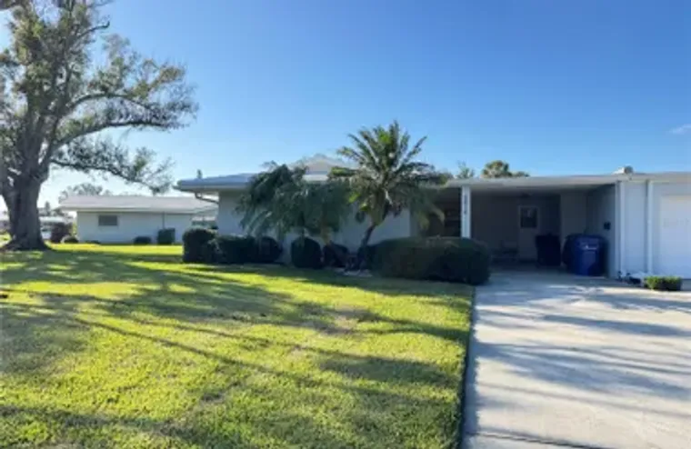 3318 VILLAGE GREEN DR 823, SARASOTA, FL,..., Sarasota, FL 34239