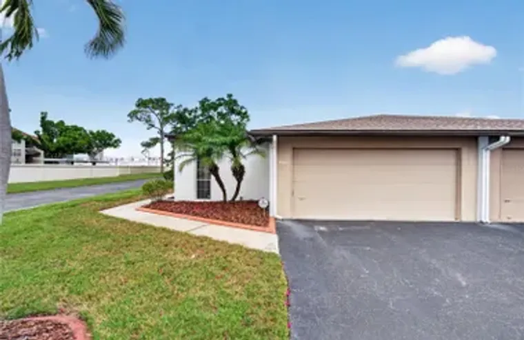 3501 N VILLAGE CT 220, SARASOTA, FL, 342..., Sarasota, FL 34231