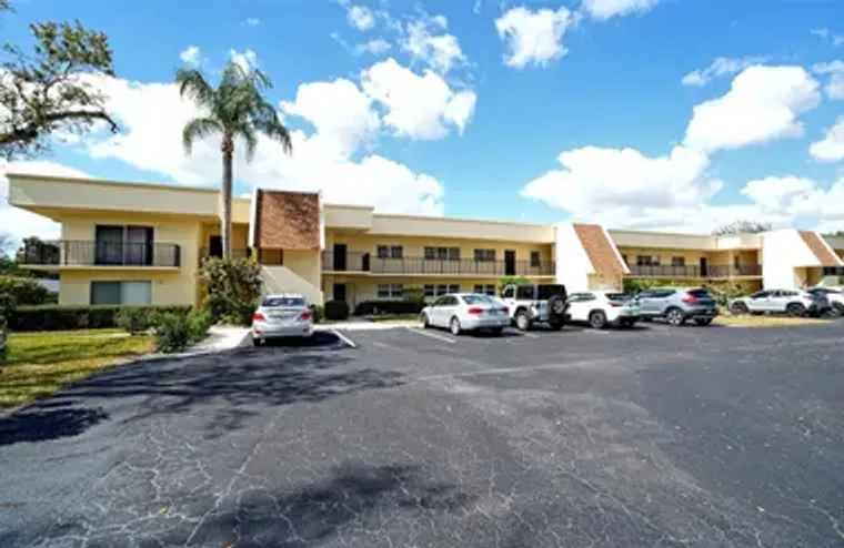 7880 PALM AIRE LN APT 203, SARASOTA, FL,..., Sarasota, FL 34243