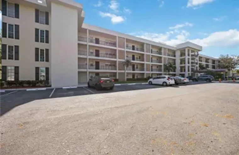 7461 W COUNTRY CLUB DR 207, SARASOTA, FL..., Sarasota, FL 34243