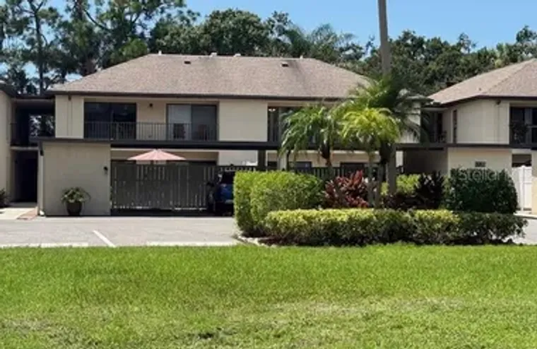 6120 COUNTRY CLUB WAY 207, SARASOTA, FL,..., Sarasota, FL 34243