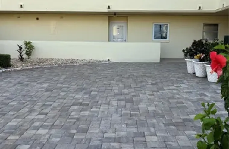 4725 COVE CIR APT 104, MADEIRA BEACH, FL..., Madeira Beach, FL 33708