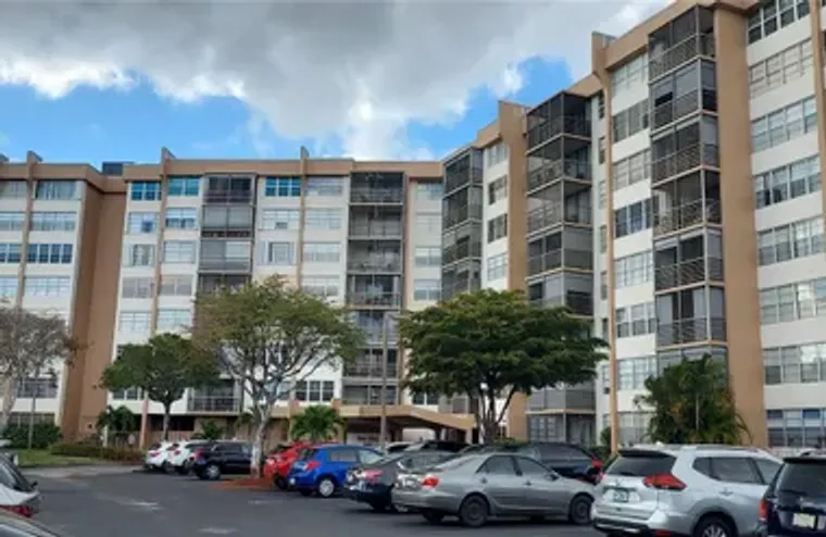 1000 SAINT CHARLES PL 209, PEMBROKE PINE..., Pembroke Pines, FL 33026