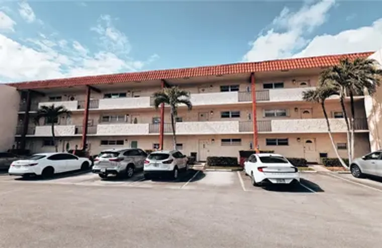 8901 S HOLLYBROOK BLVD 304, PEMBROKE PIN..., Pembroke Pines, FL 33025