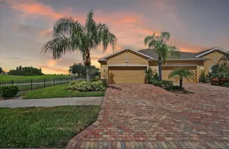 821 CHIPPER DR, SUN CITY CENTER, FL, 335..., Sun City Center, FL 33573