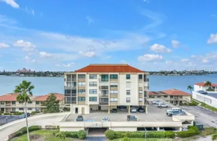 6279 SUN BLVD 304, ST PETERSBURG, FL, 33..., St Petersburg, FL 33715