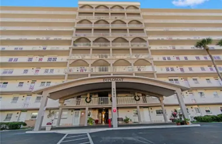 5980 SHORE BLVD 701, GULFPORT, FL, 33707, Gulfport, FL 33707