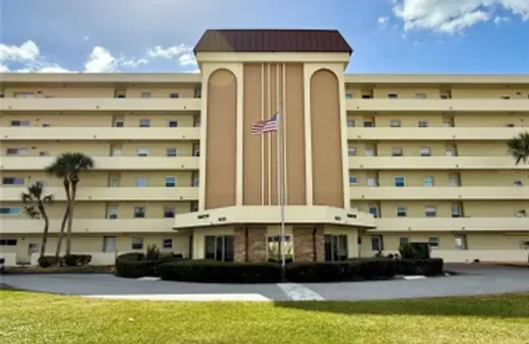 4650 COVE CIR APT 108, ST PETERSBURG, FL..., St Petersburg, FL 33708