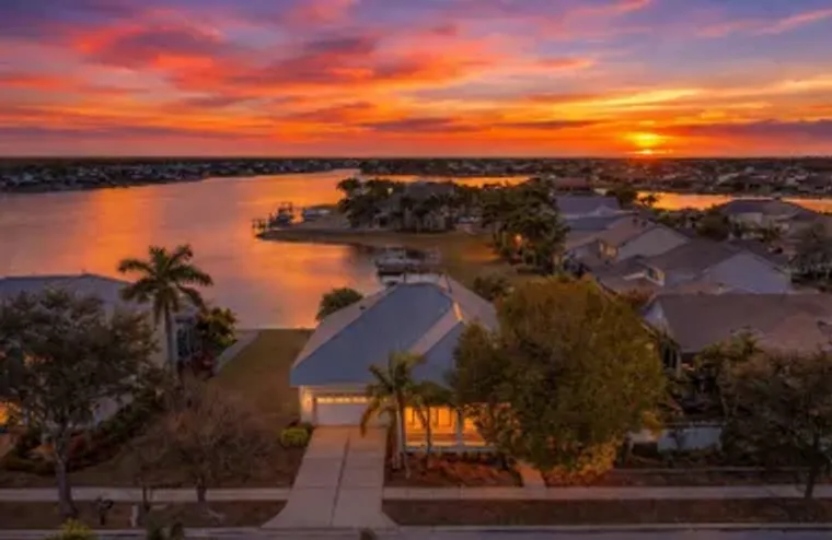 423 MANNS HARBOR DR, APOLLO BEACH, FL, 3..., Apollo Beach, FL 33572