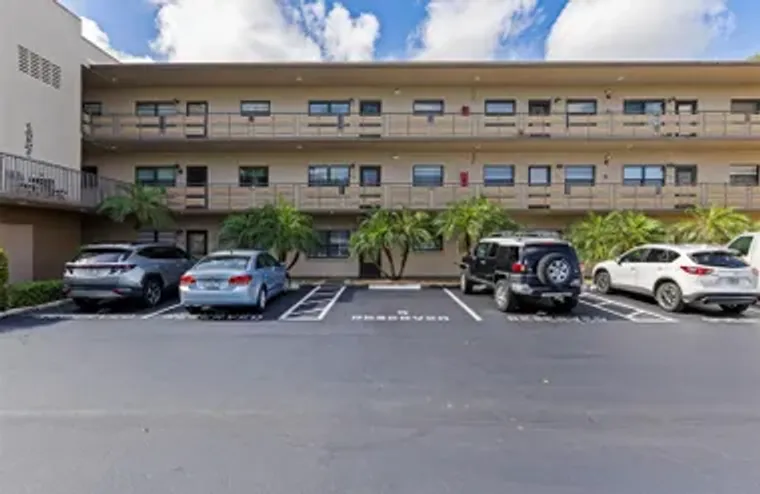 5975 TERRACE PARK DR 204, ST PETERSBURG,..., St Petersburg, FL 33709